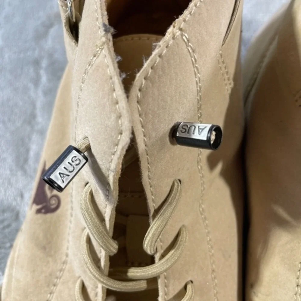 Dbeck Shoes Mens Size 44 US-10.5 Beige Suede Explorer‎ Mid Top Lightweight